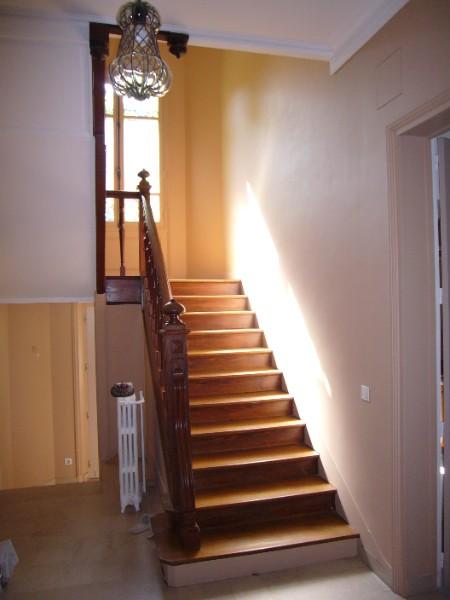 Rénovation d'une cage d'escaliers et de la montée des marches d'une maison 
